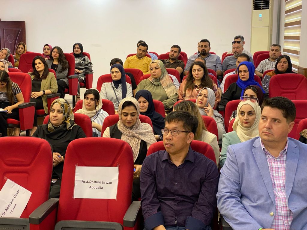 خولی چوارەمی پەرەپێدانی زمان و ئاخاوتنی ئینگلیزی بۆ فەرمانبەرانی زانکۆمان دەکرێتەوە
